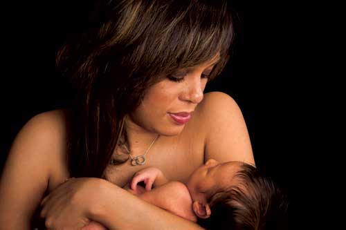 mom breastfeeding