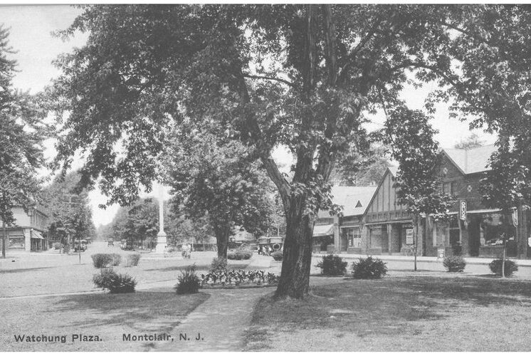 Guided Walking Tour Watchung Park and Plaza NJ Family