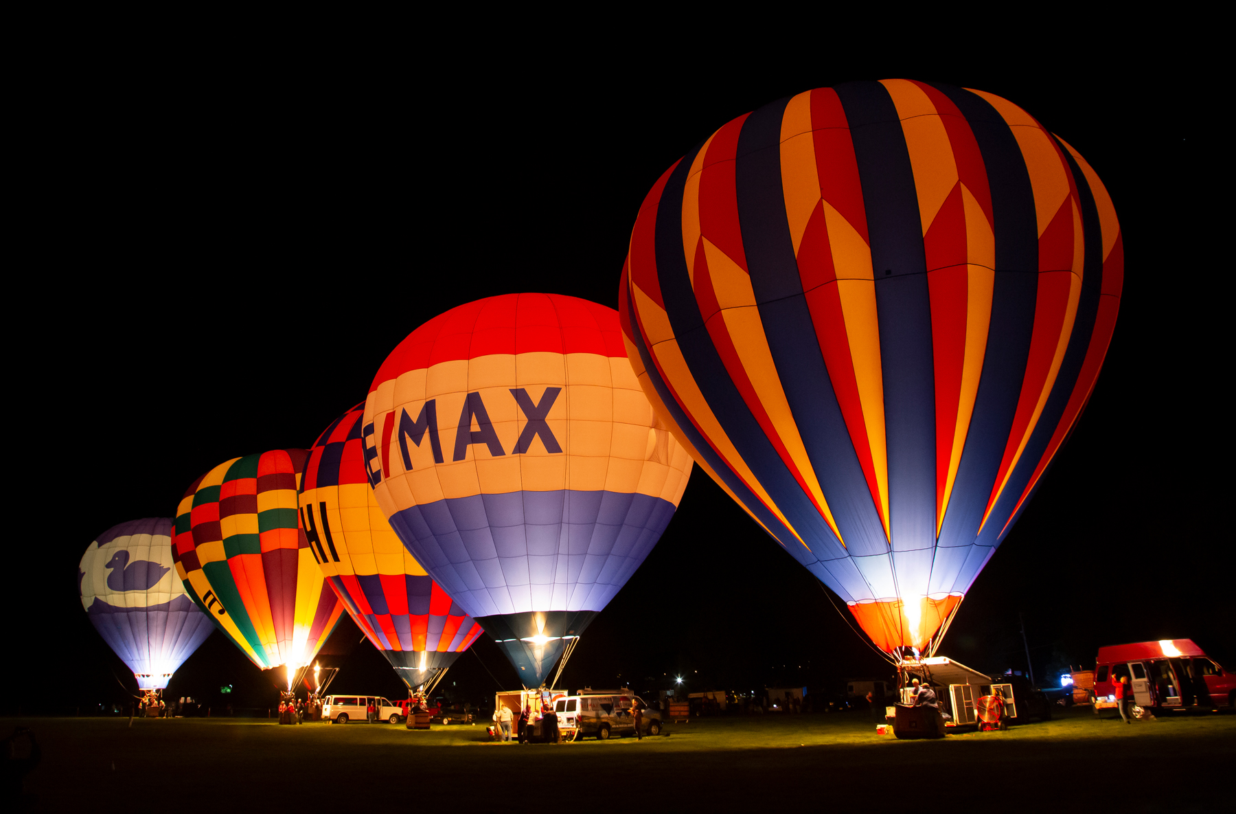 hot air balloon festival at night