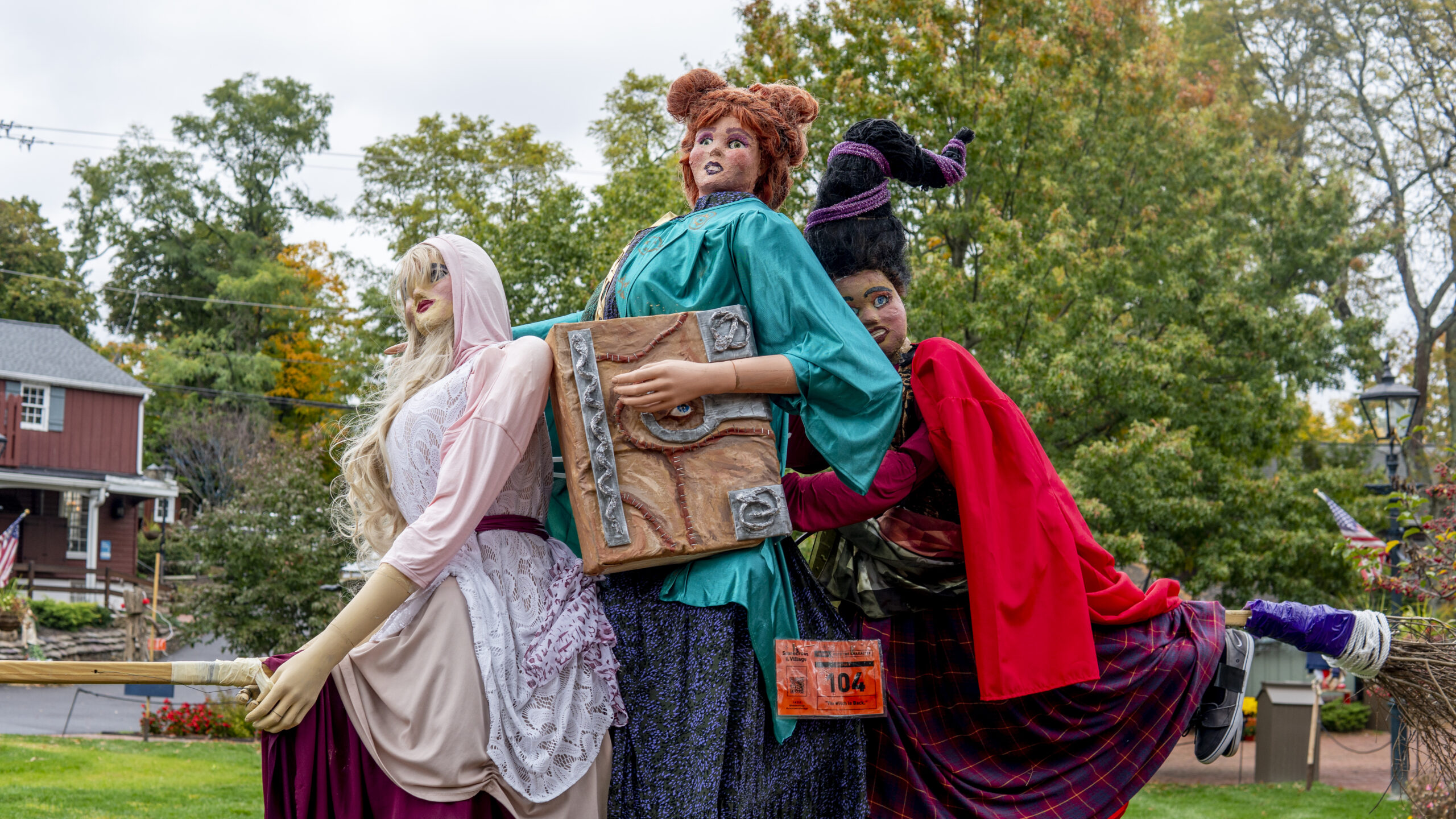 https://njfamily-images.s3.amazonaws.com/wp-content/uploads/2023/08/Peddlers-Village-Scarecrows-in-the-Village-8-scaled.jpg